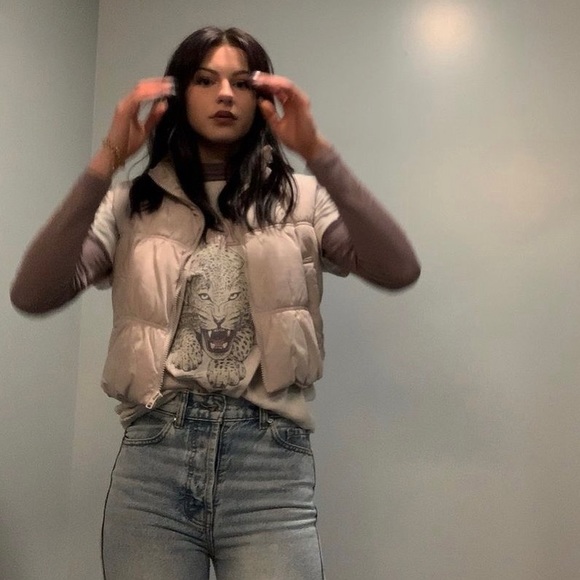 Meet your Posher, Madelyn - Picture 1 of 1